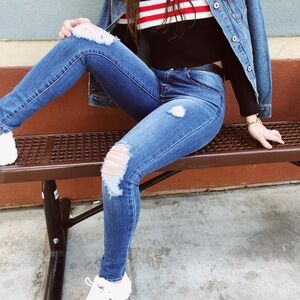 Women’s Jeans 
K’s more classic fashion jeans
Ripped front detail